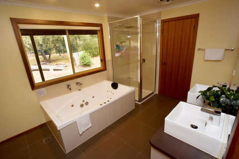 Ellimata Holiday Cottage - New South Wales Tourism  1