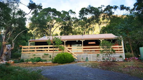 Ellimata Holiday Cottage - New South Wales Tourism  0