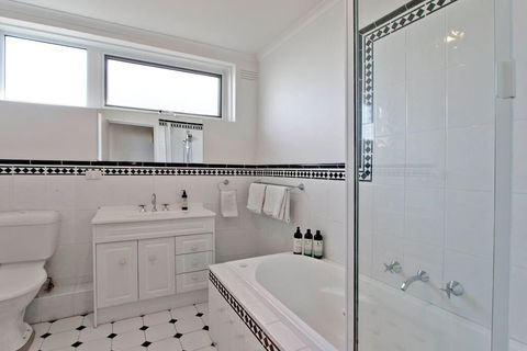 Elwood Seaside 2 Bed Retreat - New South Wales Tourism  3