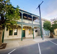Entire Townhouse in Heart of Echuca's Port CBD - 15 guest capacity - New South Wales Tourism 
