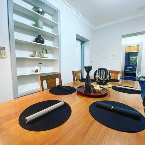 Entire Townhouse In Heart Of Echuca's Port CBD - 15 Guest Capacity - New South Wales Tourism  3