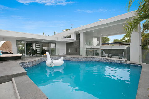 Essence Of Broadbeach - New South Wales Tourism  0