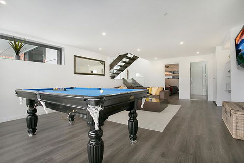 Essence Of Broadbeach - New South Wales Tourism  2