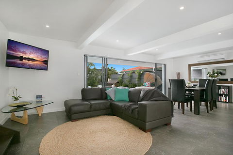 Essence Of Broadbeach - New South Wales Tourism  3