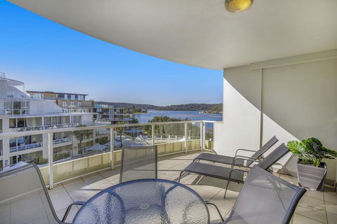Ettalong Beach Luxury Apartments - New South Wales Tourism  3