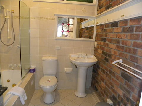 Ettalong Beach Tourist Resort - New South Wales Tourism  1