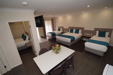 Exies Bagtown - New South Wales Tourism  1