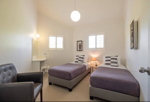 Fabulous Kangaroo Point 3 Bedroom Apartment - New South Wales Tourism  1