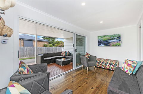 Fielding's Lair - The Ultimate Family Retreat - House & Bungalow - New South Wales Tourism  1