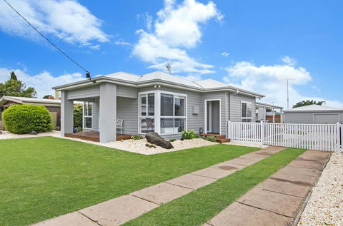 Fielding's Lair - The Ultimate Family Retreat - House & Bungalow - New South Wales Tourism  0