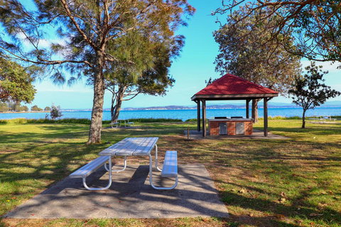 Flexi 2 At Belmont - New South Wales Tourism  2