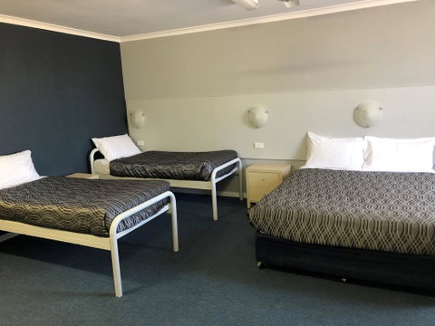 Flinders Motel - New South Wales Tourism  2
