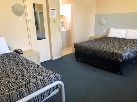 Flinders Motel - New South Wales Tourism  3