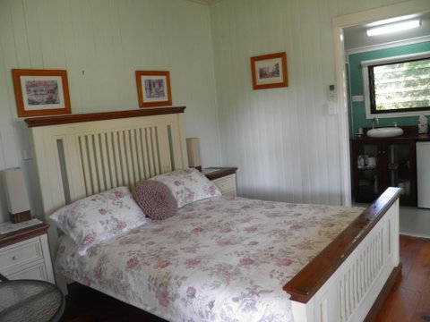 Follywood Guesthouse B&B - New South Wales Tourism  0