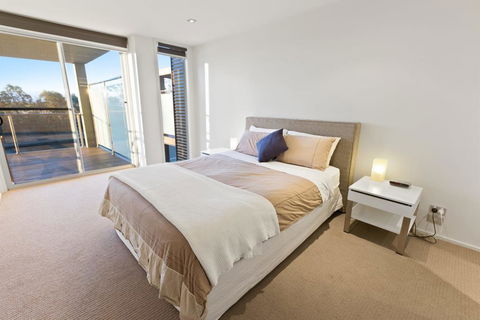 Gippsland Lakehouse A - Canal Frontage - New South Wales Tourism  3