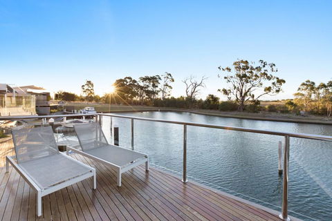 Gippsland Lakehouse A - Canal Frontage - New South Wales Tourism  0
