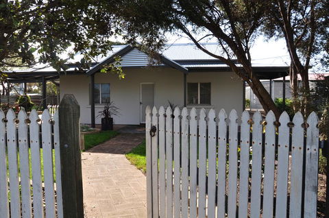 Girraween House - New South Wales Tourism  0