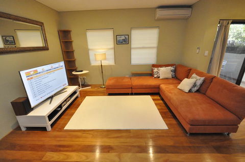Glebe Self-Contained Modern One-Bedroom Apartment (47ROS) - New South Wales Tourism  1