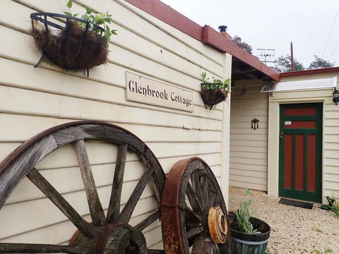 Glenbrook House & Cottage - New South Wales Tourism  0