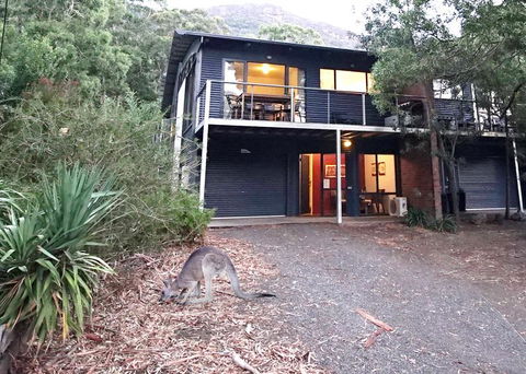 Glengarriff Townhouse 2 - New South Wales Tourism  1