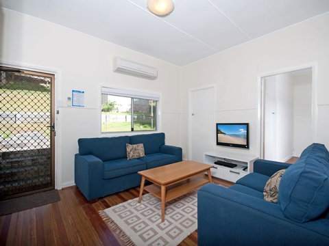 Gloucester Street, 04, Frangipani - New South Wales Tourism  3