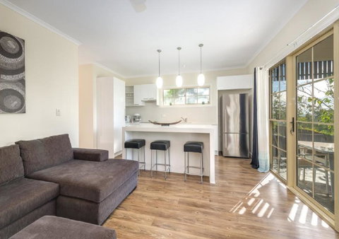 Gold Coast Stunning Home And Unit Close To Theme Parks - New South Wales Tourism  3