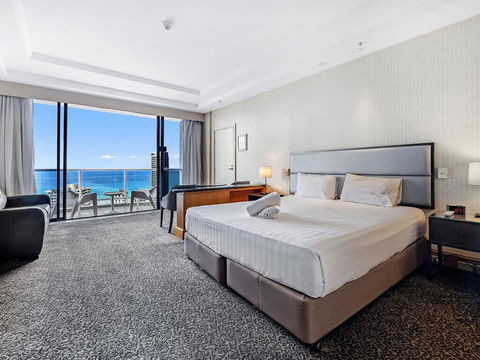 Gold Tower 20th Level Suite With Kitchenette - New South Wales Tourism  1
