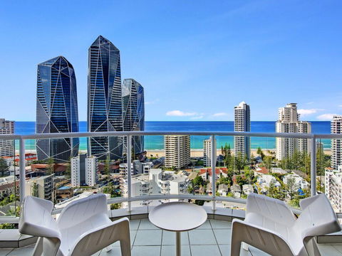 Gold Tower 20th Level Suite With Kitchenette - New South Wales Tourism  3