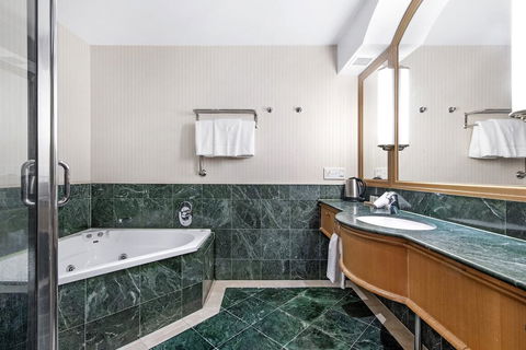 Gold Tower Private Hotel Suite With Ocean Views - New South Wales Tourism  2