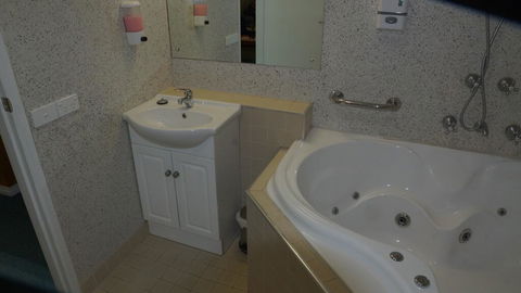 Golden Leaf Motel - New South Wales Tourism  3