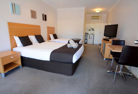 Golden Reef Motor Inn - New South Wales Tourism  3