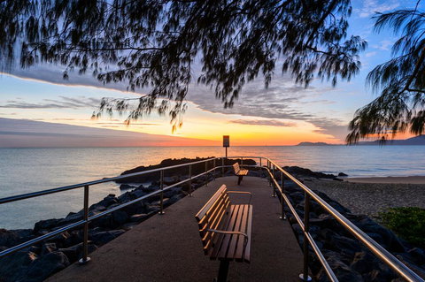 Golden Sands Beachfront Resort - New South Wales Tourism  2