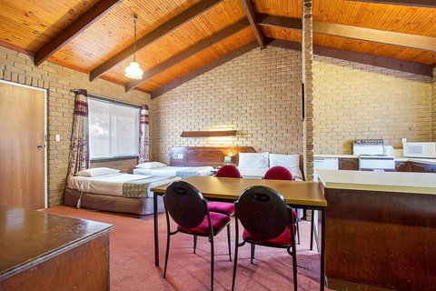 Goldfields Motel - New South Wales Tourism  3