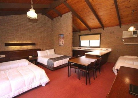 Goldfields Motel - New South Wales Tourism  1