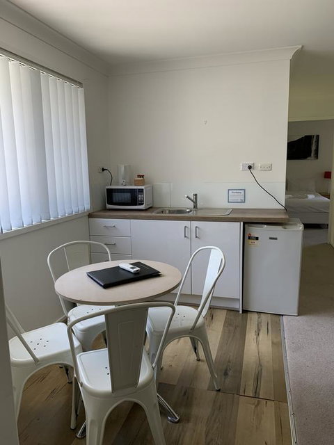 Golf View Motel - New South Wales Tourism  3