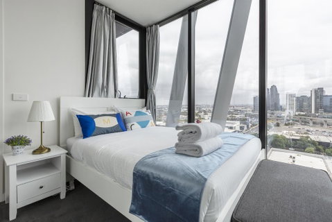 Gravity DefyingLight Filled ApartmentBay To City ViewsRooftop DeckHot TubNetflix - New South Wales Tourism  1