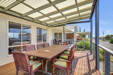 Green Reef Beach House - New South Wales Tourism  0