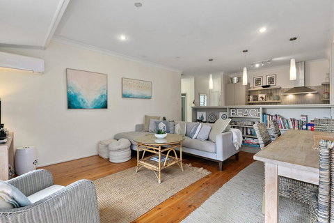 Grevillea - New South Wales Tourism  3