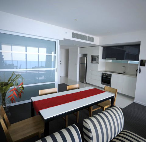 H Luxury Apartment At Surfers Paradise - New South Wales Tourism  2