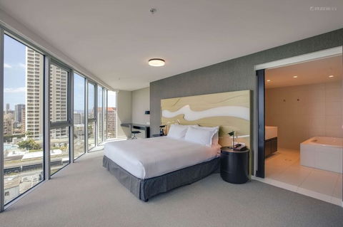 H Ocean View In Surfers Paradise - New South Wales Tourism  2