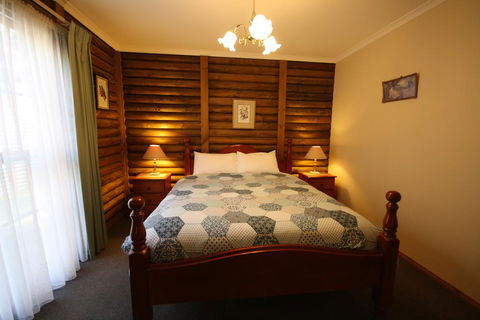 Halls Gap Log Cabins - New South Wales Tourism  3