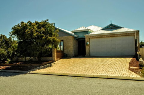 Halls Head Holiday Home - New South Wales Tourism  1