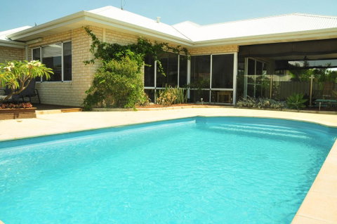 Halls Head Holiday Home - New South Wales Tourism  0