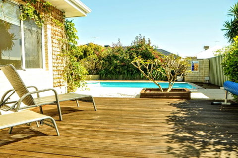 Halls Head Holiday Home - New South Wales Tourism  2
