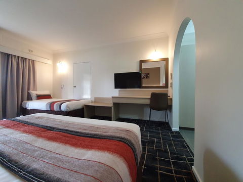 Hamilton's Queanbeyan Motel - New South Wales Tourism  1