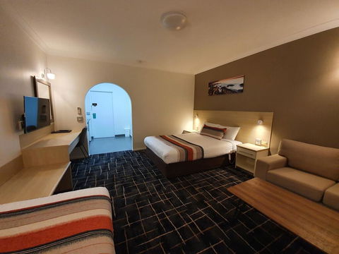 Hamilton's Queanbeyan Motel - New South Wales Tourism  2
