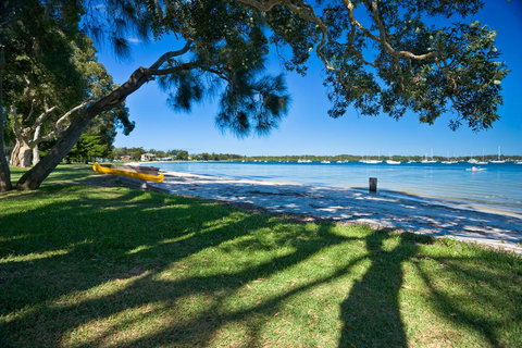 Hamptons Coastline Retreat- Waterfront With A Heated Pool - New South Wales Tourism  1