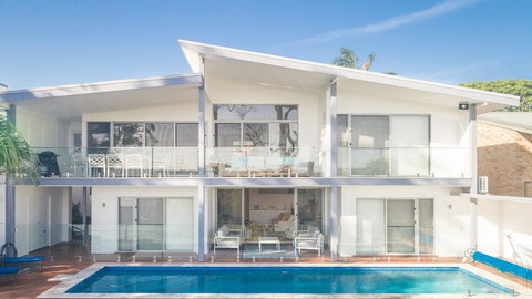 Hamptons Coastline Retreat- Waterfront With A Heated Pool - New South Wales Tourism  3