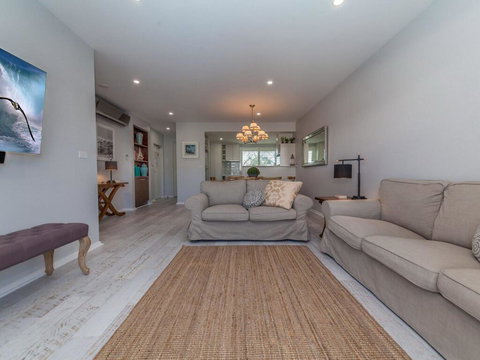 Hamptons Retreat @ Unit 259A Pacific Blue - New South Wales Tourism  3