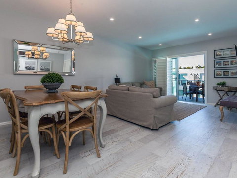 Hamptons Retreat @ Unit 259A Pacific Blue - New South Wales Tourism  1